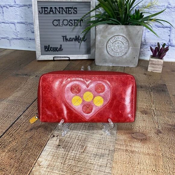 Fossil red leather heart zip around wallet womens. - Picture 10 of 11